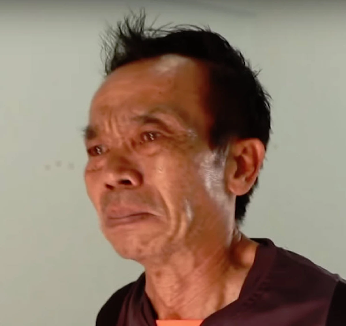 ถูกหลอกให้รัก! หนุ่มใหญ่วัย 60 เล่าทั้งน้ำตา ถูกแฟนเด็กวัย 38  ยกเค้าเกลี้ยงห้อง