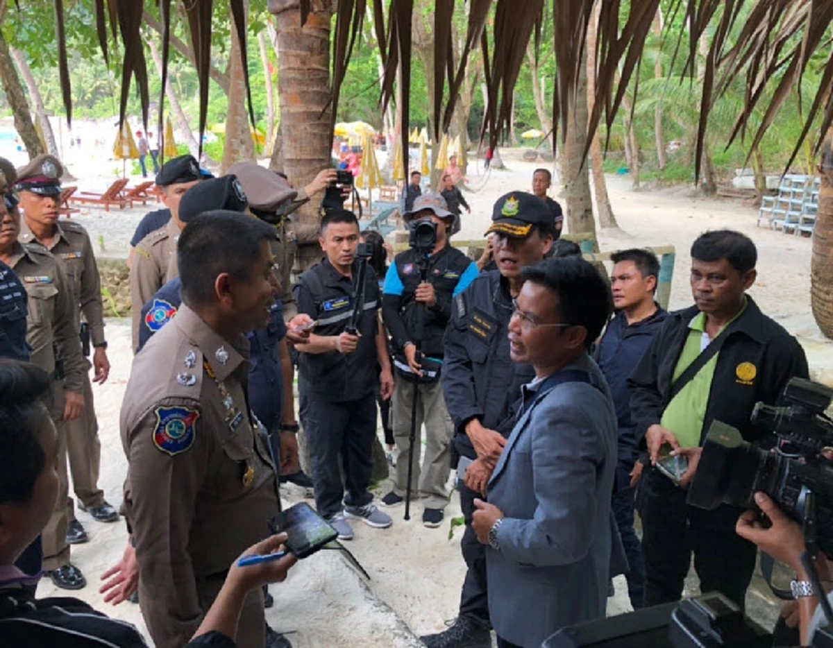 ร้องเรียน"บิ๊กโจ๊ก" สาวภูเก็ต เรียกเก็บค่าเข้าชายหาดกลางป่าสงวน ทำรายได้เเสนบาทต่อวัน!