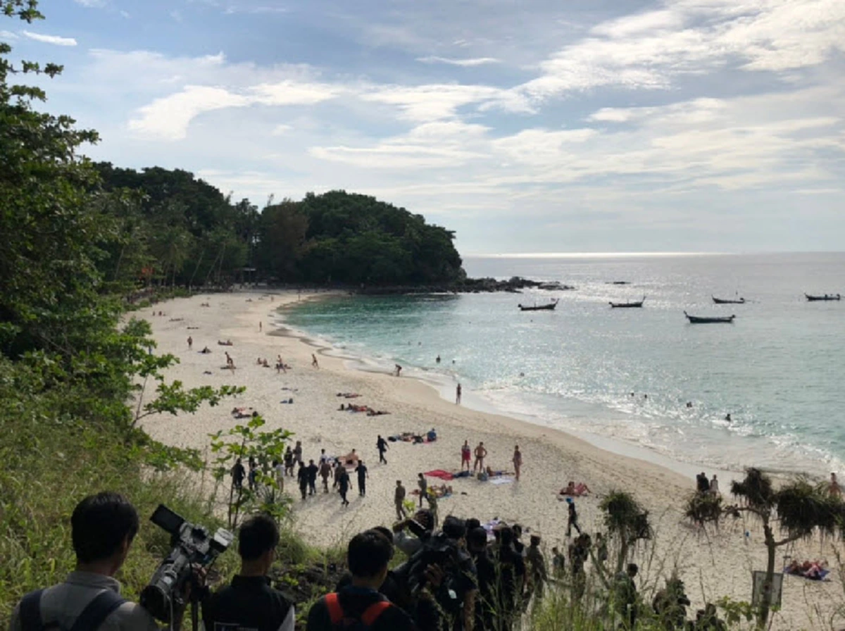 ร้องเรียน"บิ๊กโจ๊ก" สาวภูเก็ต เรียกเก็บค่าเข้าชายหาดกลางป่าสงวน ทำรายได้เเสนบาทต่อวัน!