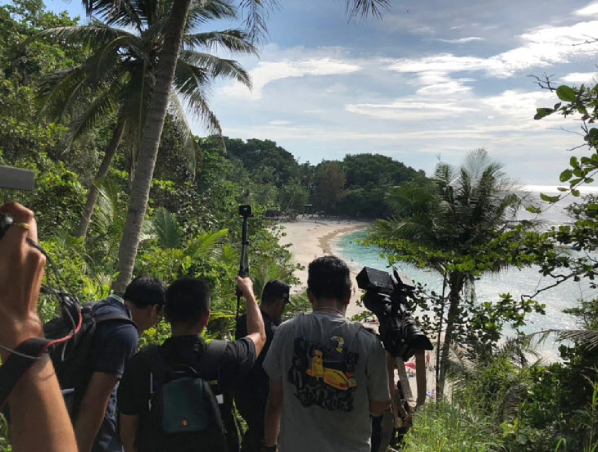 ร้องเรียน"บิ๊กโจ๊ก" สาวภูเก็ต เรียกเก็บค่าเข้าชายหาดกลางป่าสงวน ทำรายได้เเสนบาทต่อวัน!