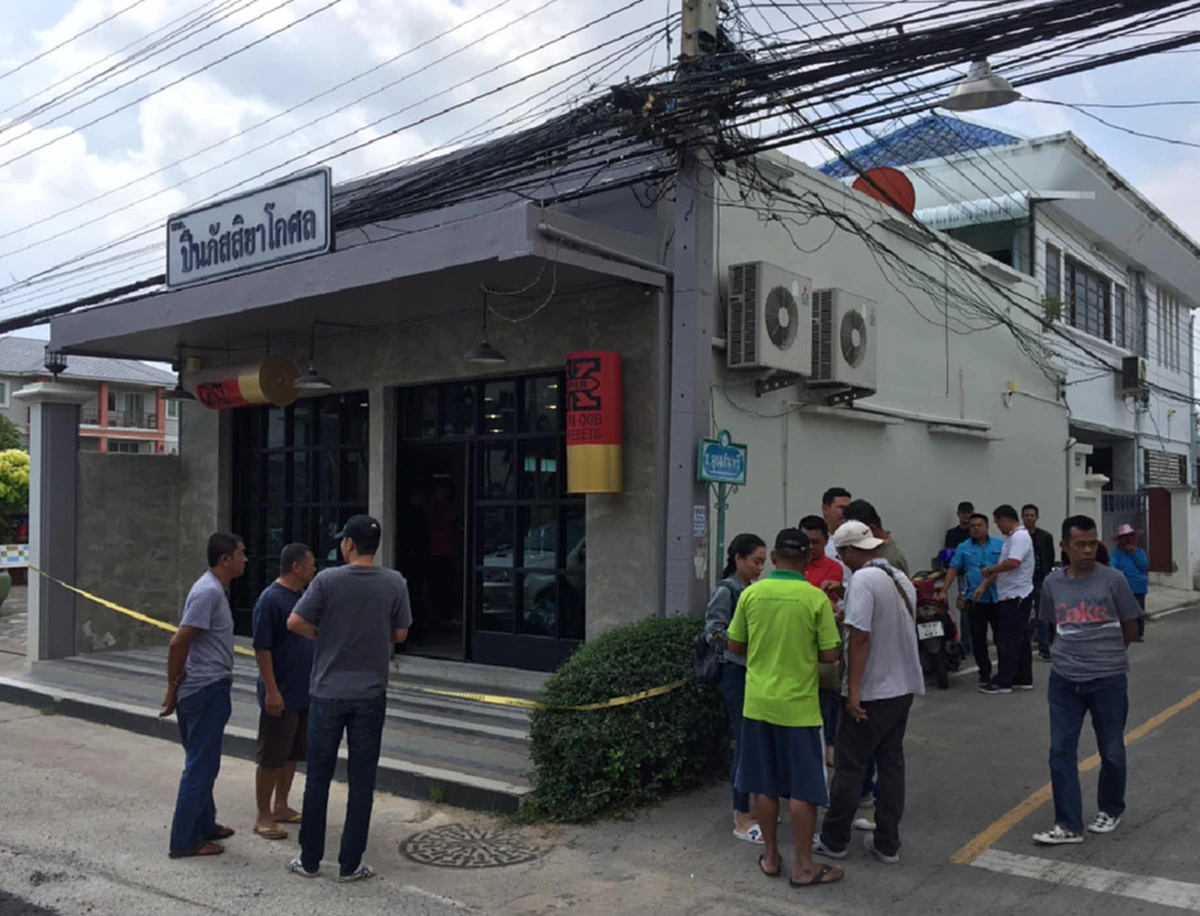 2 ผัวเมีย ใช้ดาบซามูไร บุกปล้นร้านปืน!