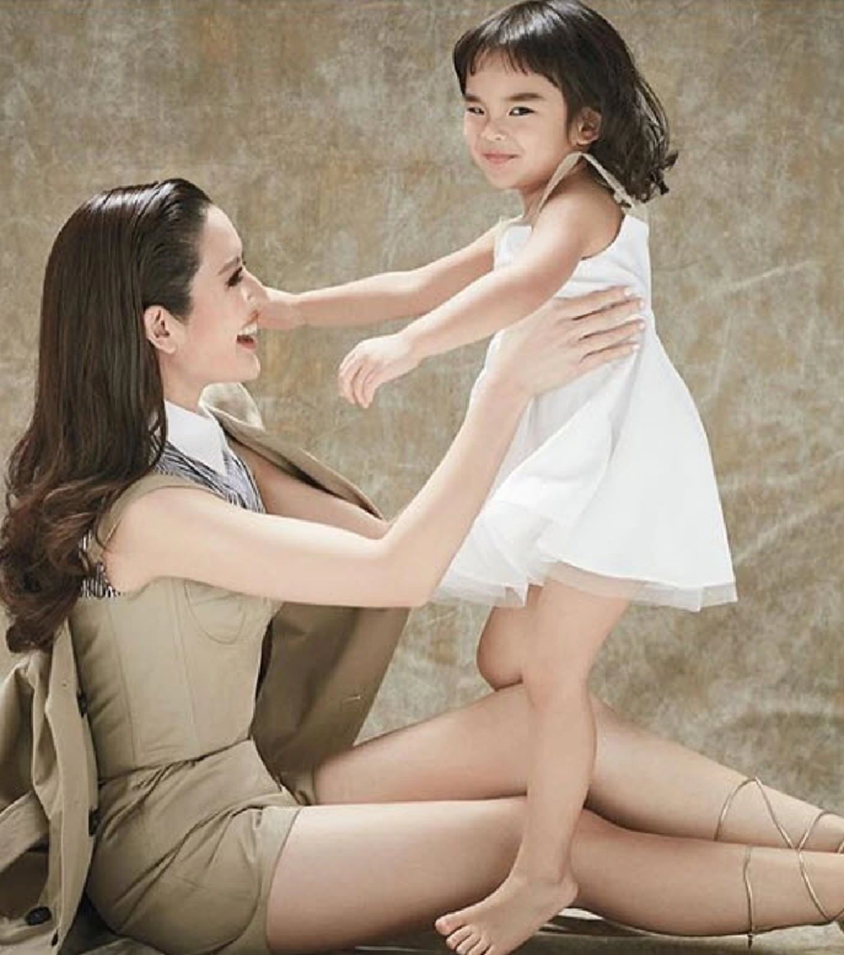 "เเอฟ ทักษอร" โพสต์ IG ให้กำลังใจผู้หญิงด้วยกัน ลั่น อย่าให้ความเจ็บปวดมาทำลายความสุข!