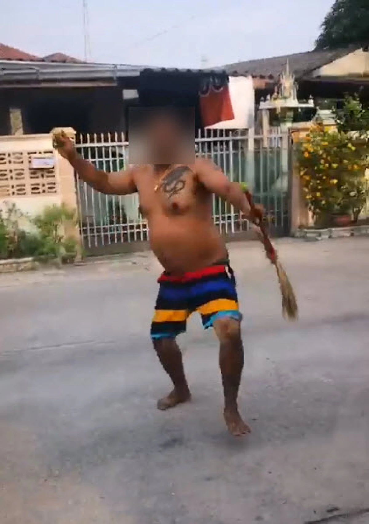 สาวโพสต์แฉญาติรุมทำร้ายร่างกายพ่อแม่ ปมสาเหตุเรื่องที่จอดรถ! (คลิป)