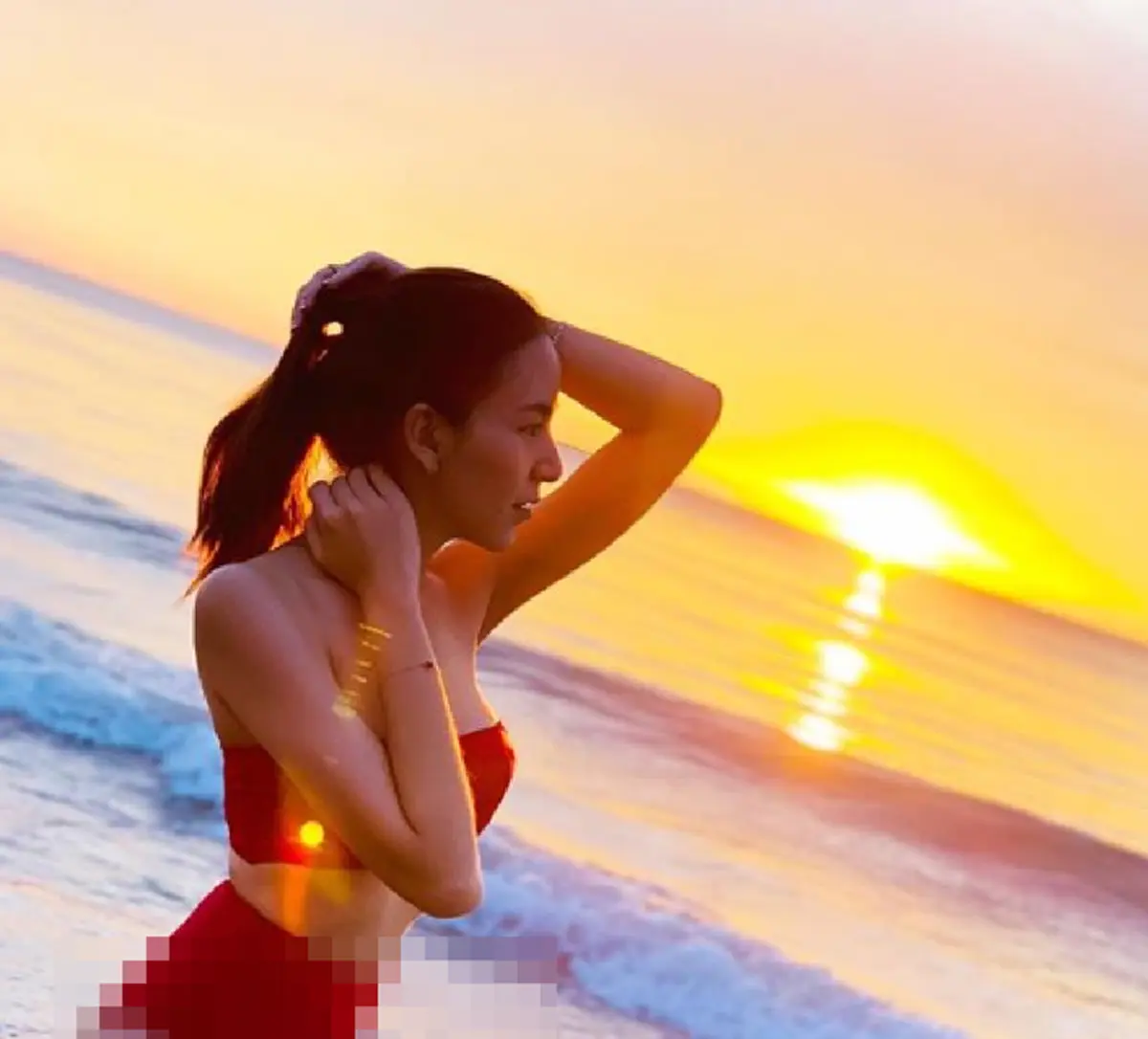 "พลอย ชิดจันทร์" อวดหุ่นแซ่บ จัดเต็มทูพีชแดงริมทะเล