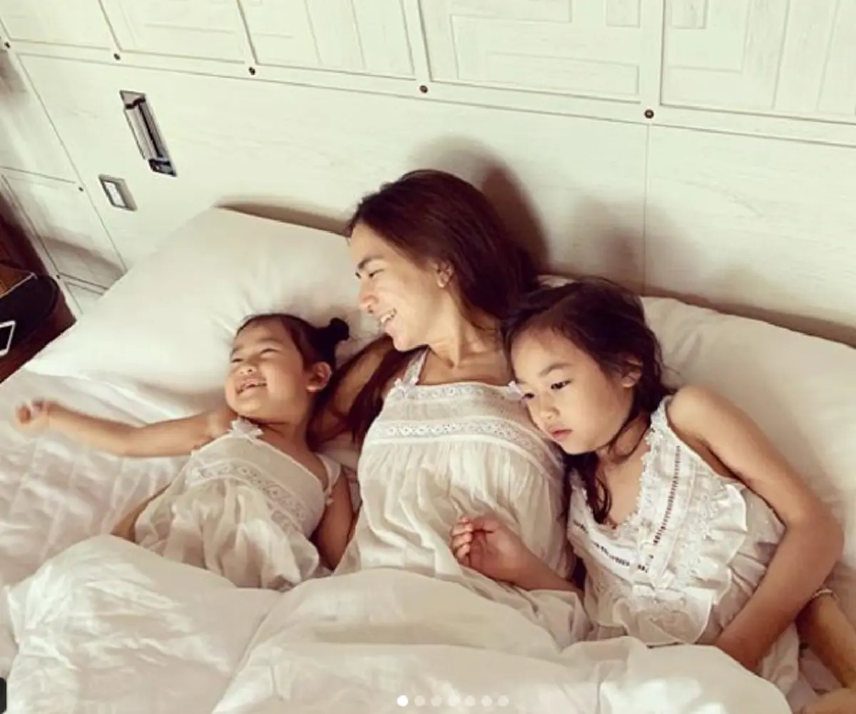 "พลอย ชิดจันทร์" อวดหุ่นแซ่บ จัดเต็มทูพีชแดงริมทะเล