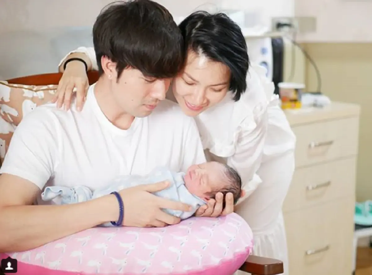 "ซัน" โพสต์ไอจีแซว "รัศมีแข" นอนเฝ้า "น้องปกป้อง" เกิดเป็นคนดีแน่ลูกเพราะคนดีผีคุ้ม