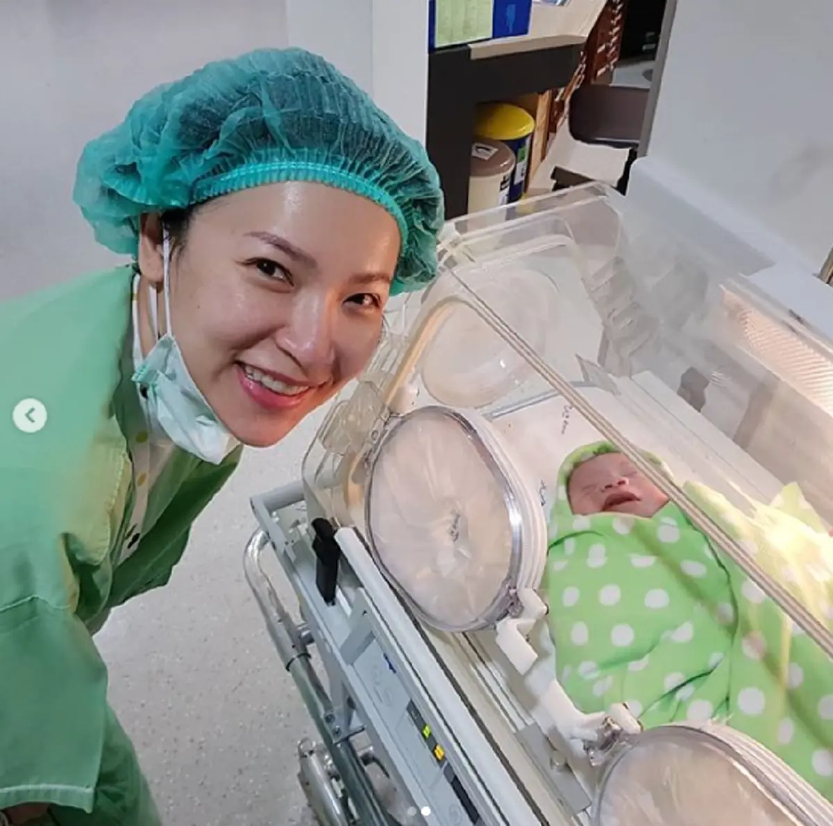 "ซัน" โพสต์ไอจีแซว "รัศมีแข" นอนเฝ้า "น้องปกป้อง" เกิดเป็นคนดีแน่ลูกเพราะคนดีผีคุ้ม