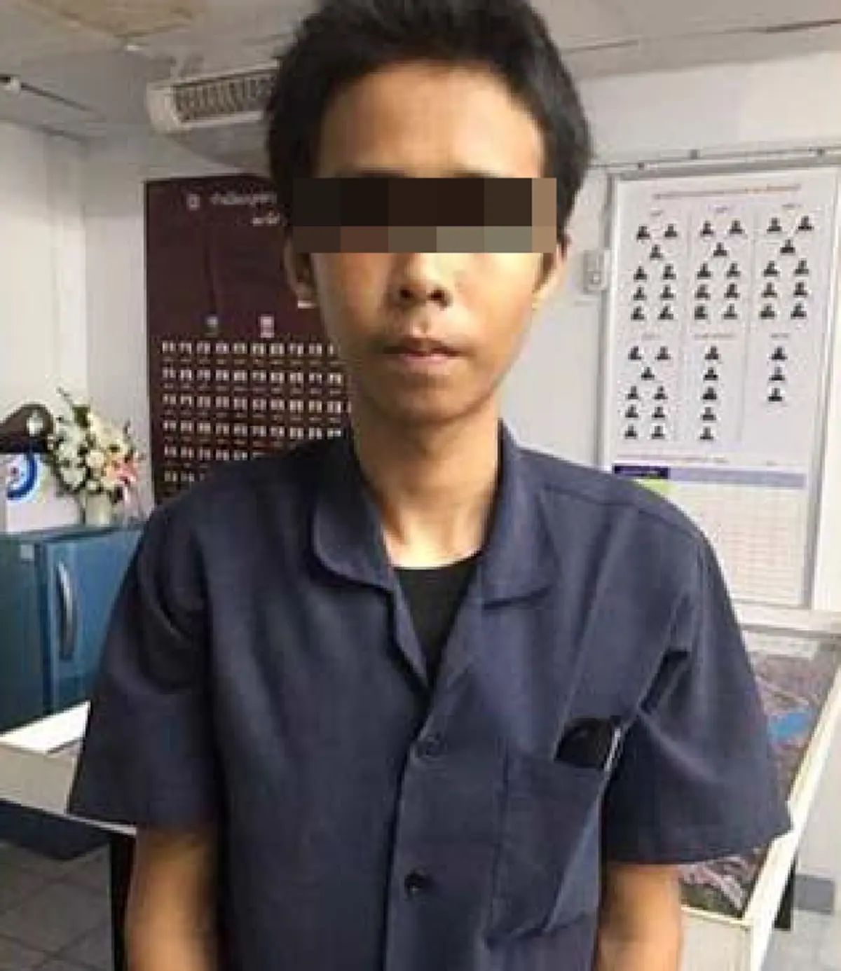 หนุ่มนักศึกษาโพสต์เฟซบุ๊กเตือนภัย หลังถูก 2 นักเลงอันธพาลตามประกบบนรถเมล์ ใช้ปืนขู่บังคับดูหัวเข็มขัด!