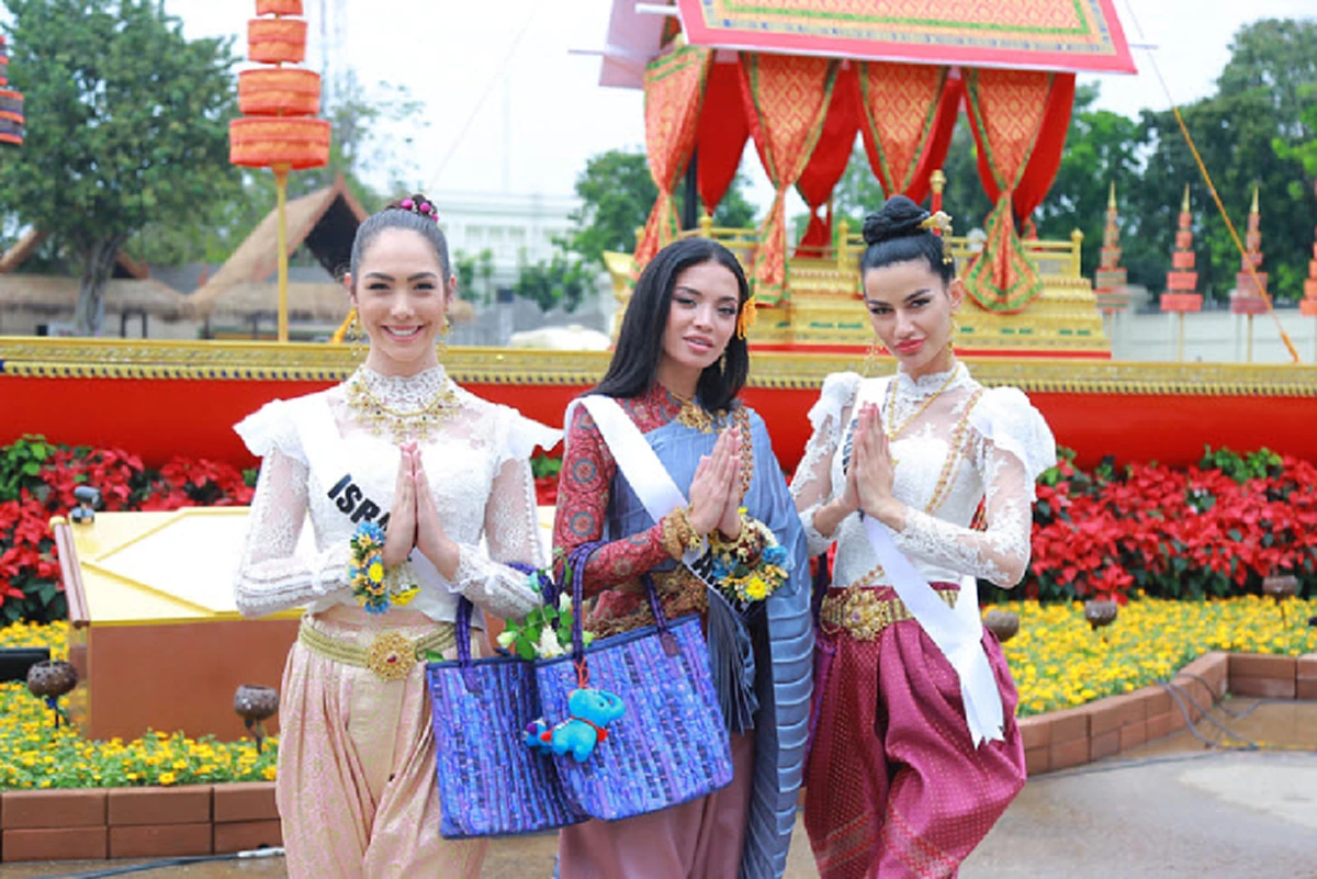 นางงาม มิสยูนิเวิร์ส 2018 สวมชุดไทยโบราณเรียนรู้วัฒนธรรม วิถีชีวิตเเบบไทย (ภาพ)