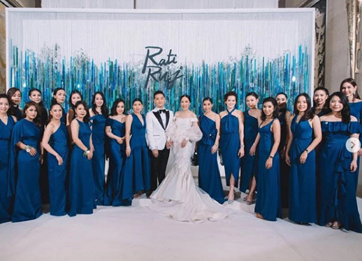 พระองค์หญิงฯ เสด็จร่วมงานวิวาห์พระสหาย ทรงได้รับช่อดอกไม้จากเจ้าสาว! (ภาพ)