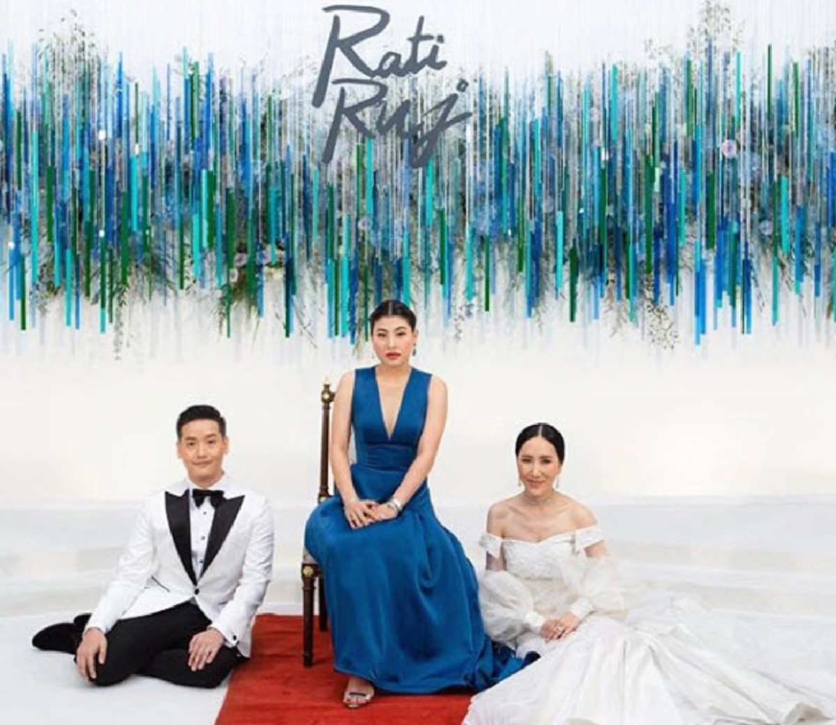 พระองค์หญิงฯ เสด็จร่วมงานวิวาห์พระสหาย ทรงได้รับช่อดอกไม้จากเจ้าสาว! (ภาพ)