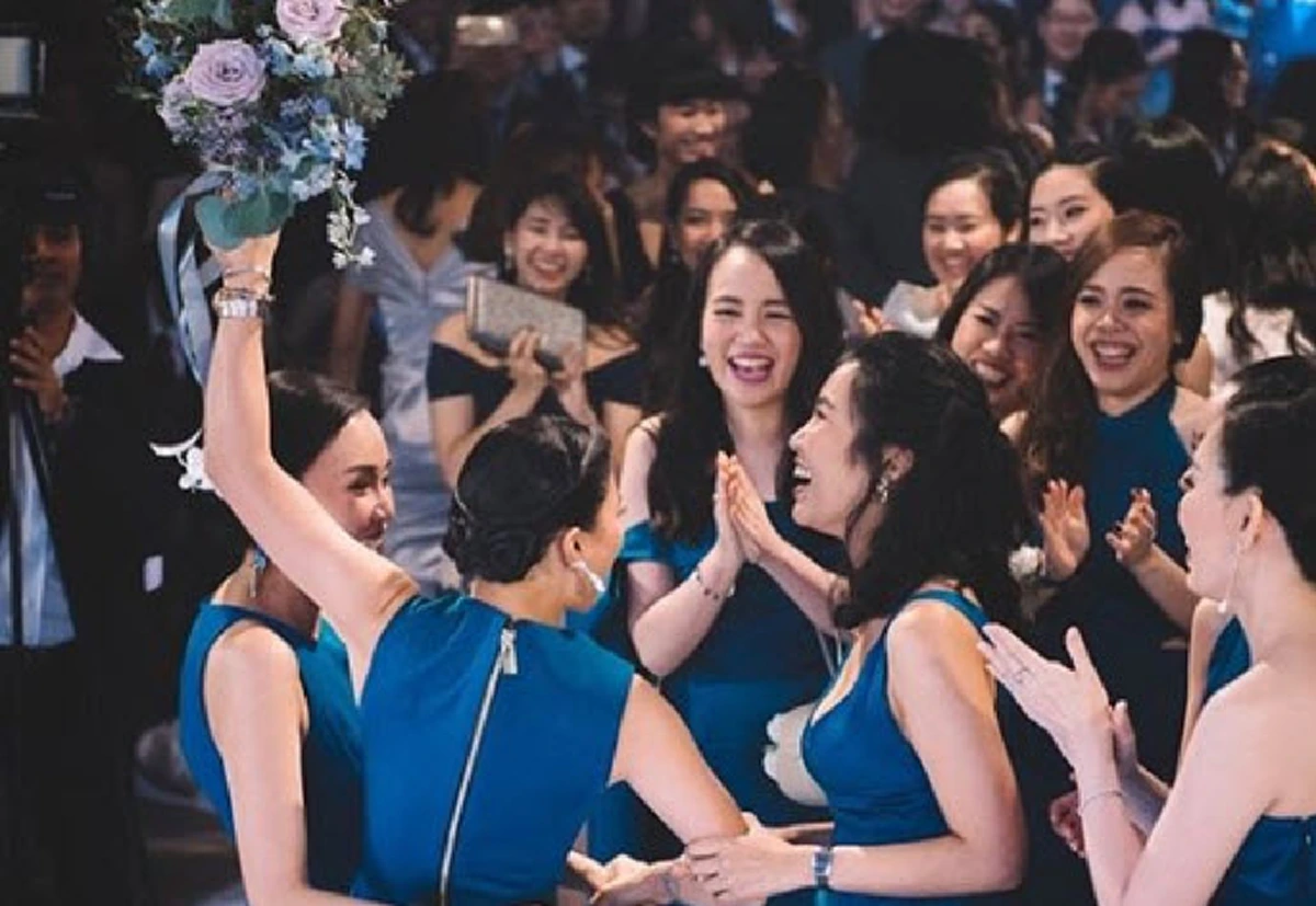 พระองค์หญิงฯ เสด็จร่วมงานวิวาห์พระสหาย ทรงได้รับช่อดอกไม้จากเจ้าสาว! (ภาพ)