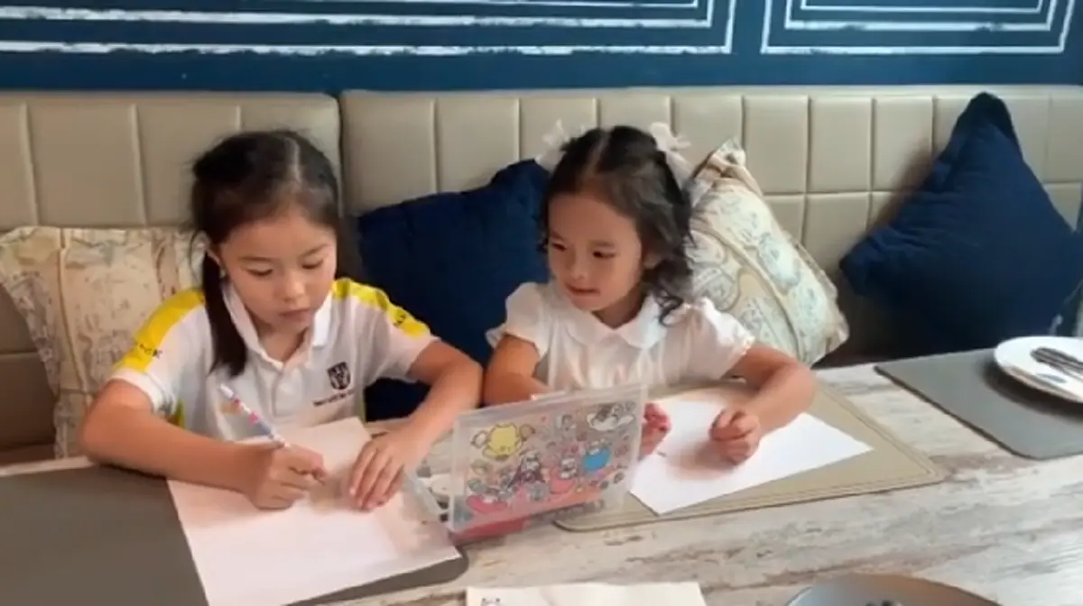 เมื่อ "น้องณิริน"สอน"น้องปีใหม่" วาดรูปทีละขั้นตอน