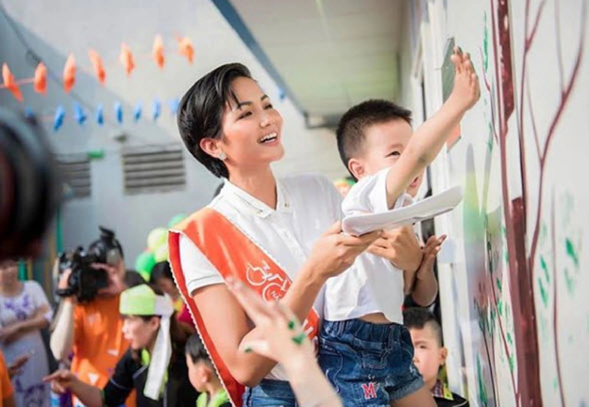 เปิดประวัติ "เฮอ เฮนนี"  ท็อป 5 มิสยูนิเวิร์สเวียดนามกับชีวิตต้องสู้ เพราะ เธอคือความหวังของครอบครัว