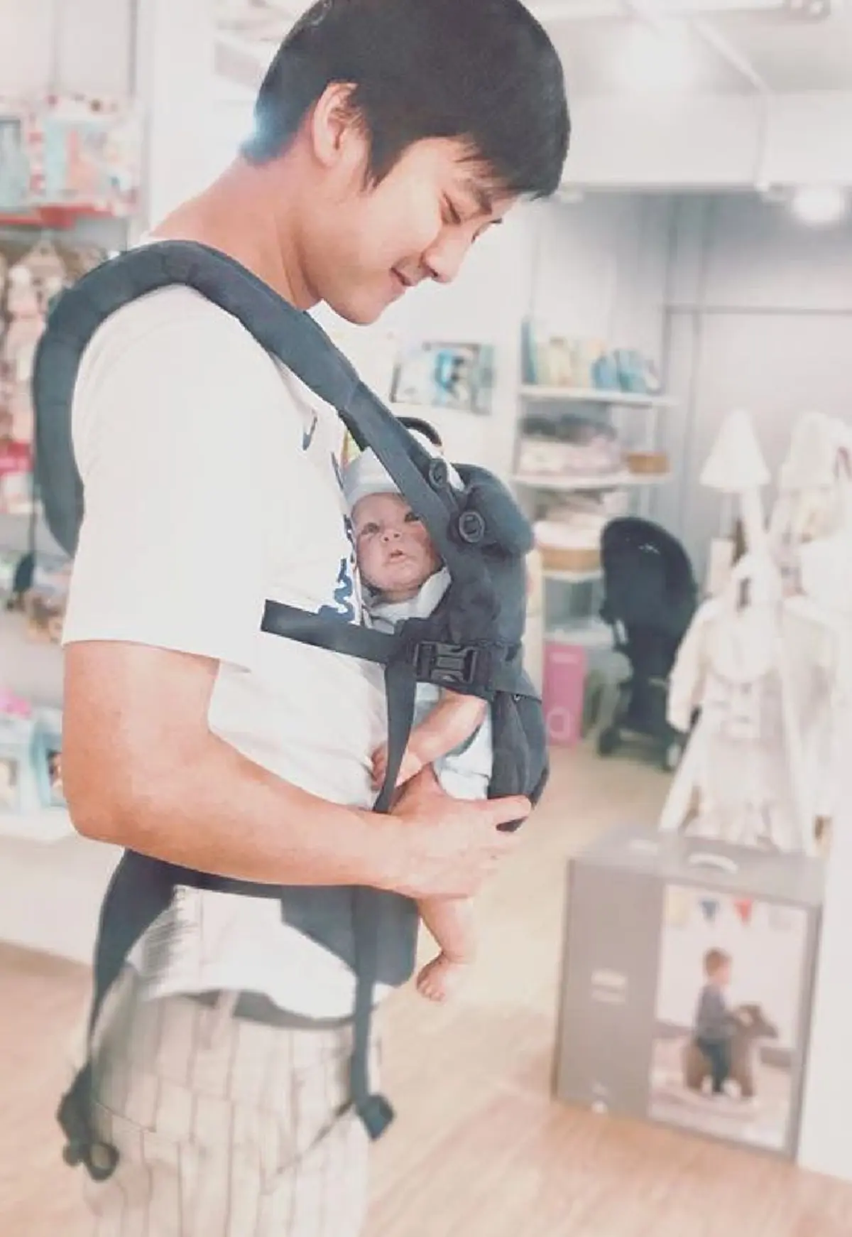 \"เชน ธนา\" ยิ้มแก้มปริ ภรรยาสาว\"เจมส์ กณิการ์\" คลอดลูกชายแล้ว