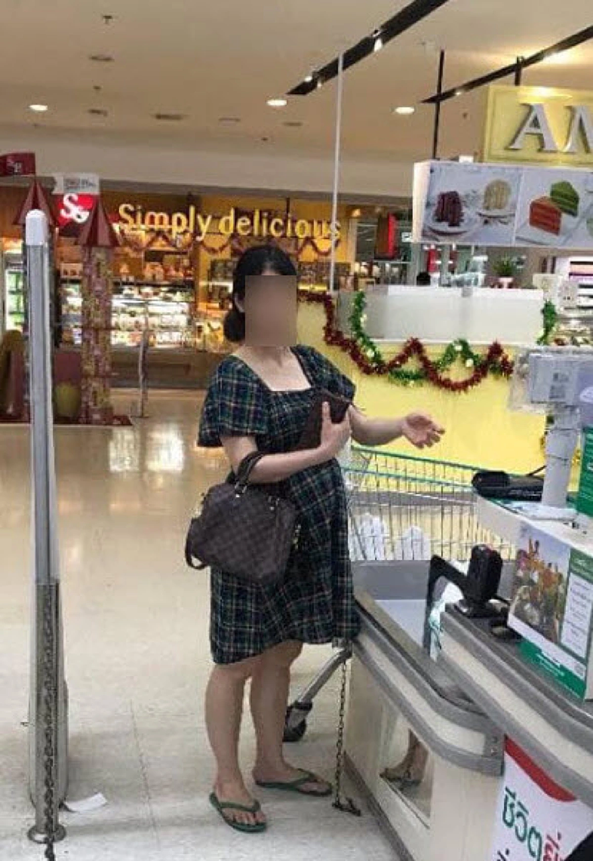 สาวในภาพ โดน\"โจ๊ก ไอศครีม\"จำผิดว่าเป็นเมีย แสดงตัวแล้ว ลั่น จะถ่ายขาวๆให้น่อยก็ไม่ใด้นะพี่!