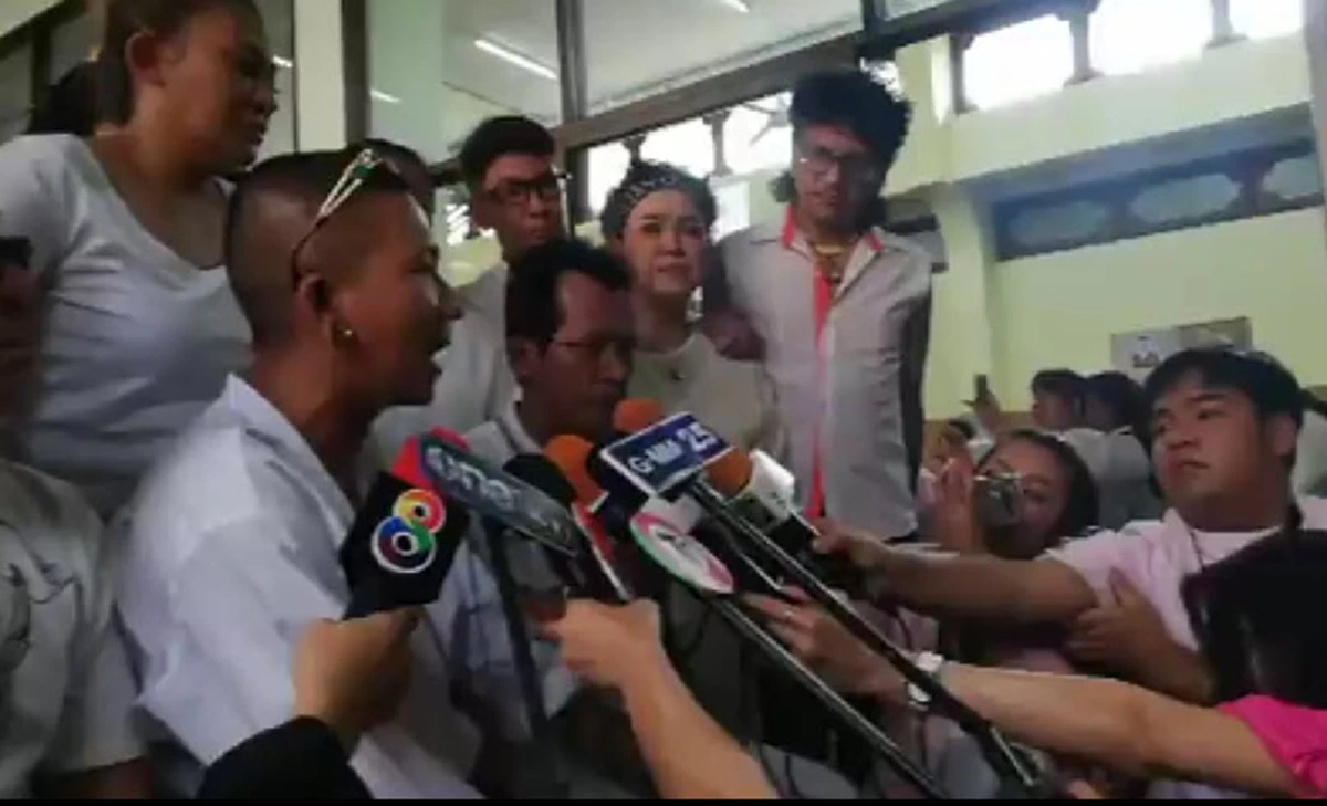 วงการตลก ร่วมใส่เสื้อสีชมพู ไว้อาลัย "พ่อดม ชวนชื่น" หลังเสียชีวิตด้วยโรคมะเร็งตับ (คลิป)