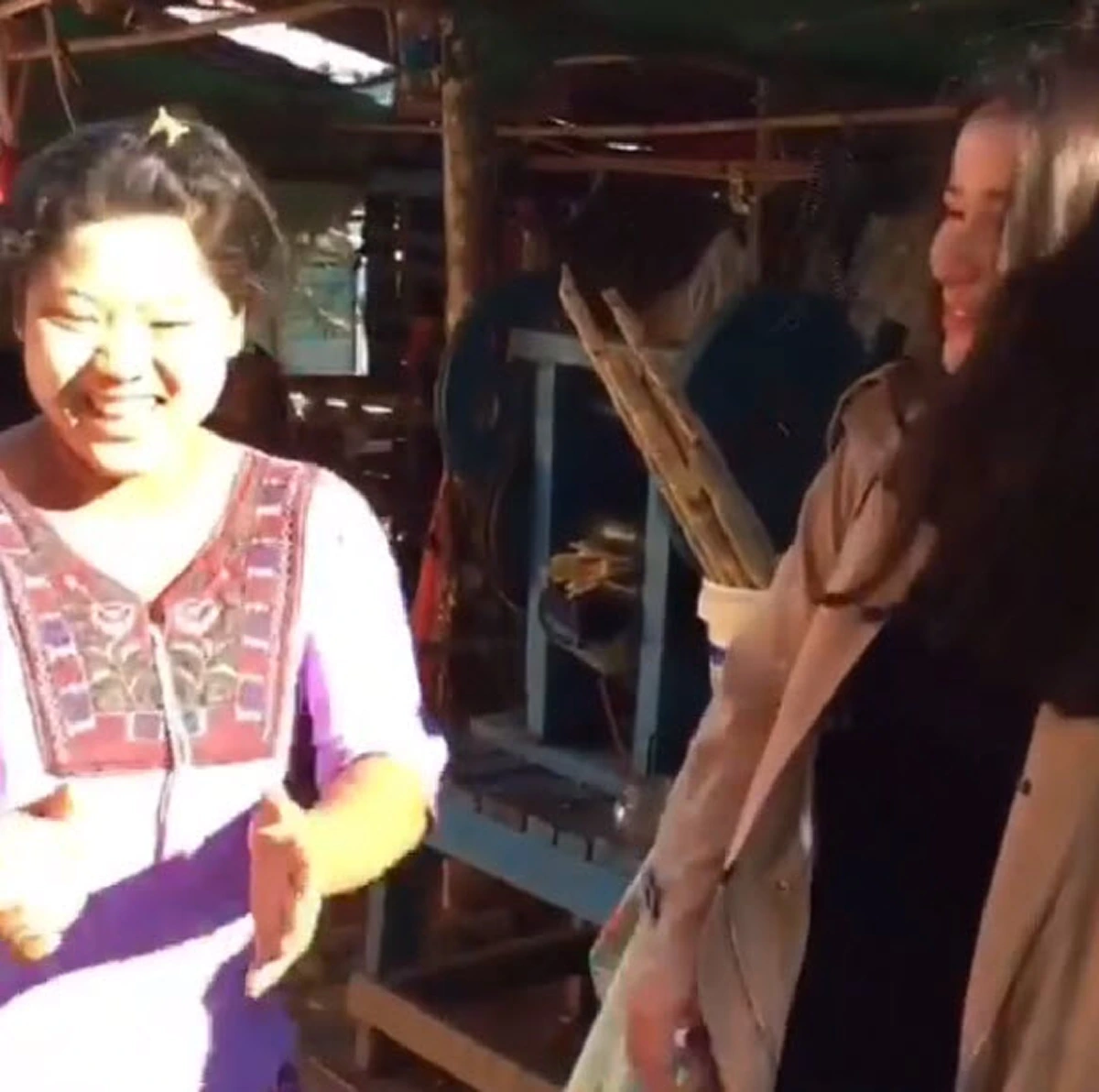 วินาทีเเฟนคลับเมียนม่า หลงเชื่อ \"เเอน ทองประสม\" เป็น \"ญาญ่า อุรัสยา\" ลั่น สงสารญาญ่าจังเลย (คลิป)