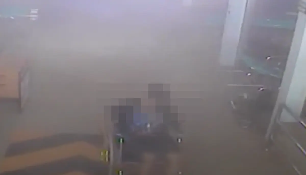 คนไข้นิ้วเท้าขาดโมโห ไม่มีเจ้าหน้าที่รักษา ปรี๊ดแตกต่อยกระจกห้องฉุกเฉินแตกกระจาย(คลิป)