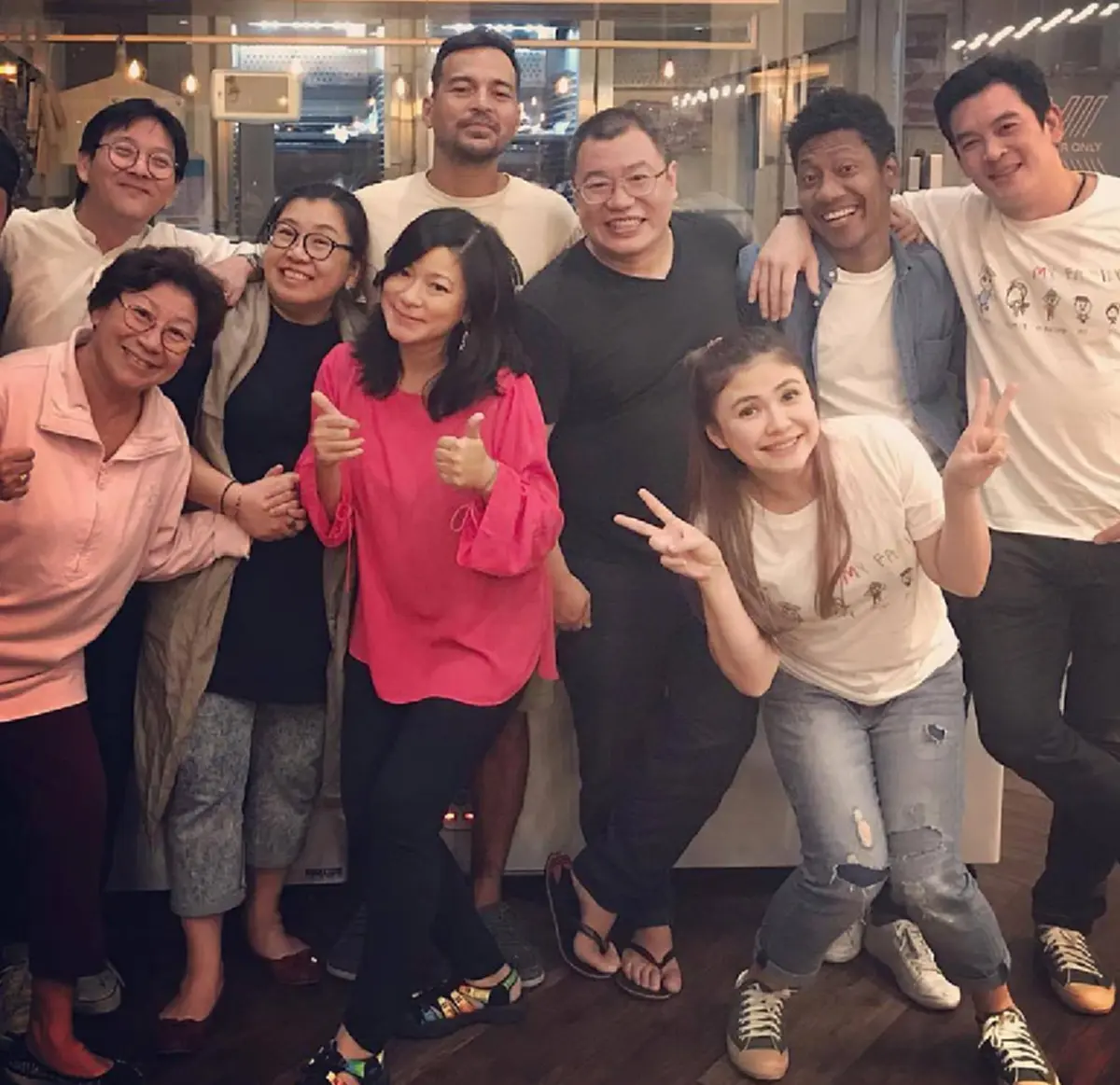 "เร แมคโดแนลด์ - ชาคริต แย้มนาม" เพื่อนกันตั้งแต่รุ่นพ่อ สานต่อสู่รุ่นลูก (ภาพ)