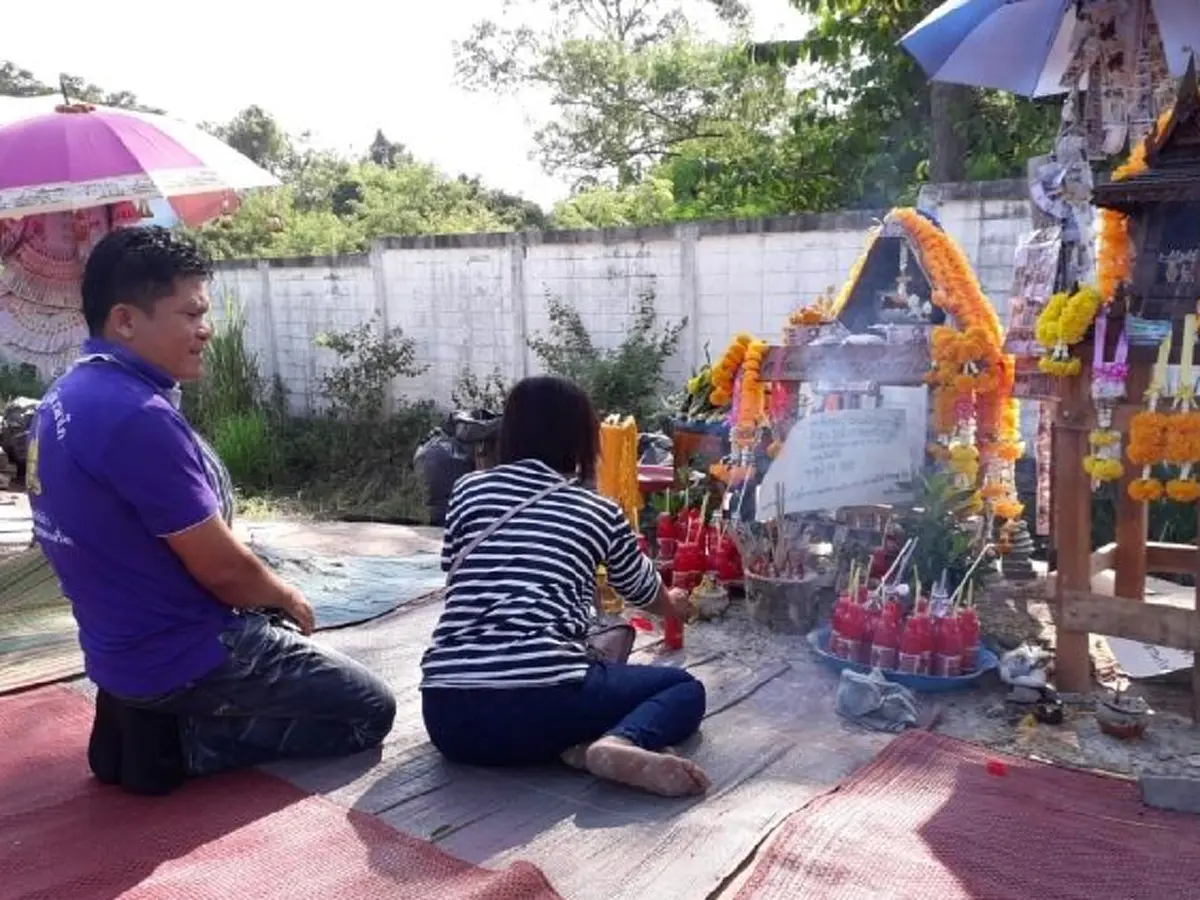 ร่างทรงศาล "เจ้าพ่อกาโม่" เผยเลขเด็ด 579 ส่งท้าย ก่อนเตรียมย้ายศาลคืนวันที่ 29 ธ.ค.นี้