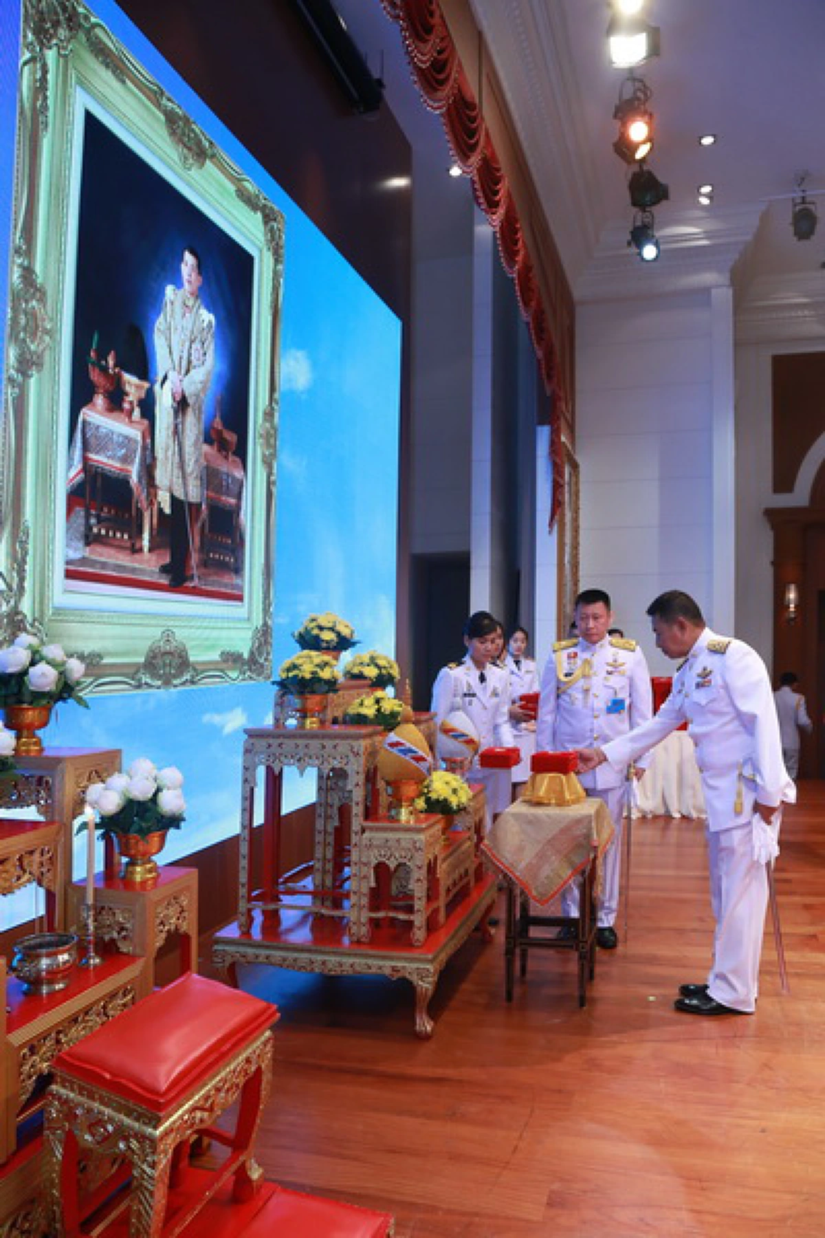พิธีรับพระราชทานเครื่องราชอิสริยาภรณ์ ชั้นสายสะพาย ให้ข้าราชการสังกัดสำนักงานปลัดกระทรวงกลาโหม!!