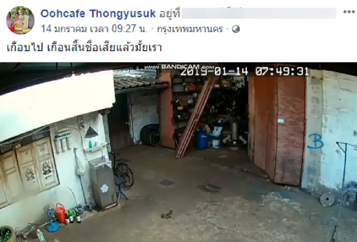 เกือบหวิดดับสิ้นชื่อ หนุ่มตกใจประตูเหล็กล้มเฉียดหัวไปนิดเดียว(คลิป)