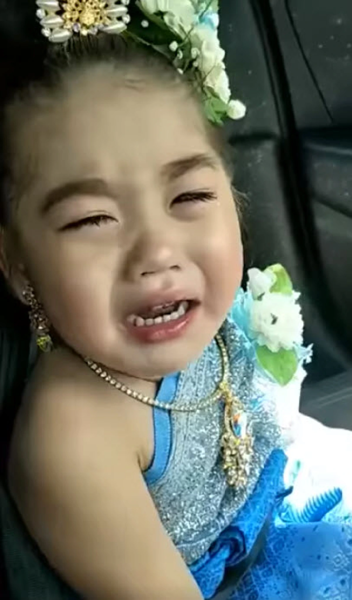 หนูน้อย ร้องไห้ บอกขอโทษเเม่ ลั่น เอ้า ก็หนูขอโทษไงเเม่! (คลิป)