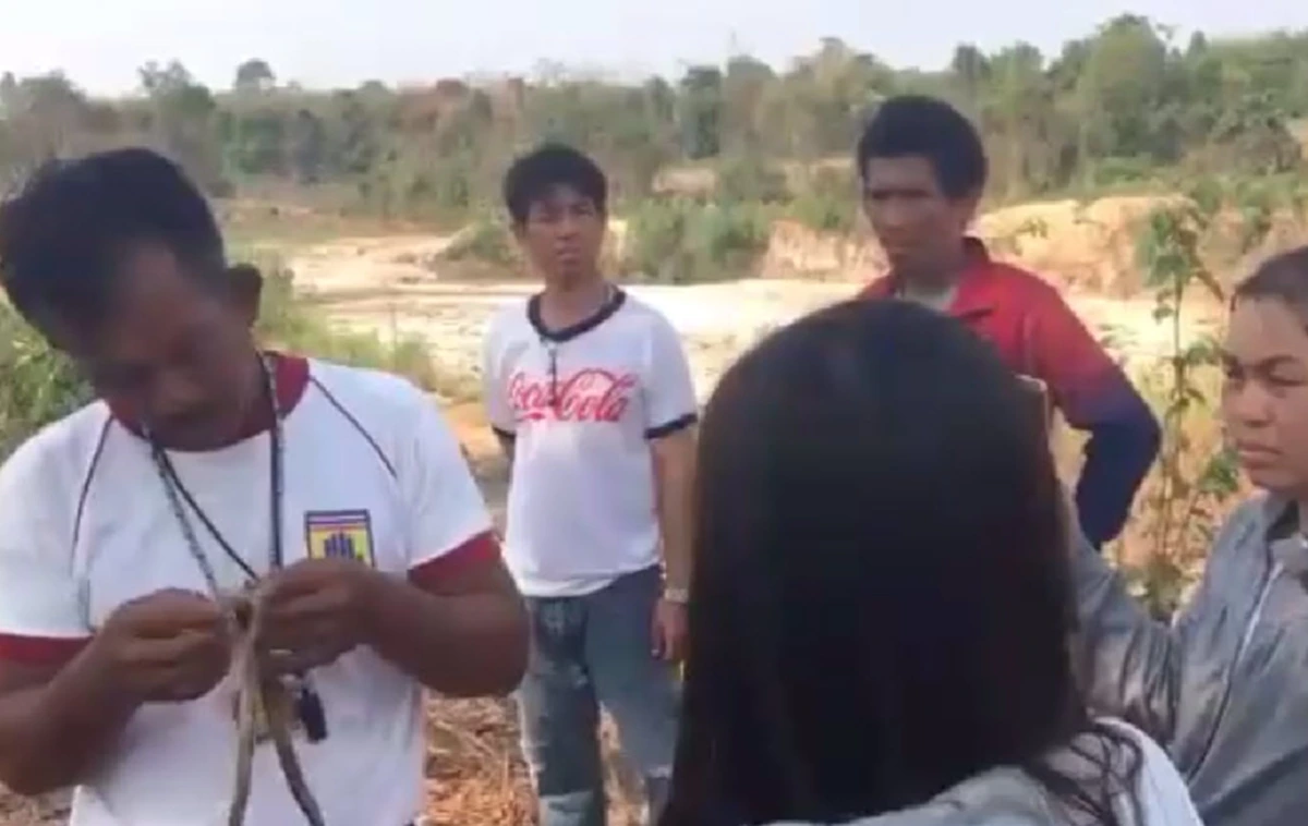 เจ้าหน้าที่ ตำรวจ-ปภ.-ทีมประดาน้ำ ร่วมค้นหาตัวน้องดีน (คลิป)