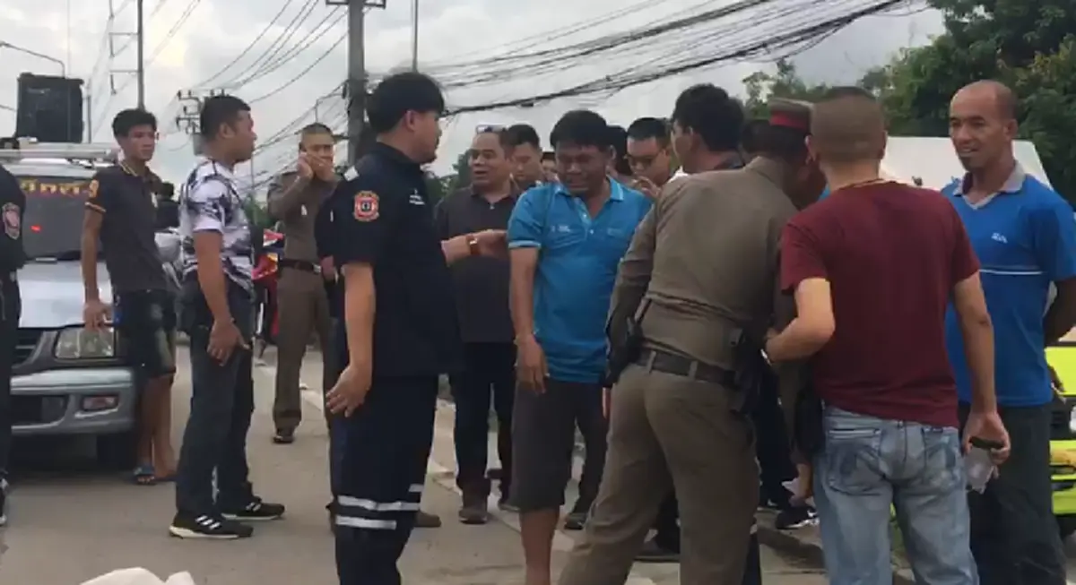 นักเรียนเทคโนฯ รถล้มกลางถนน  (คลิป)