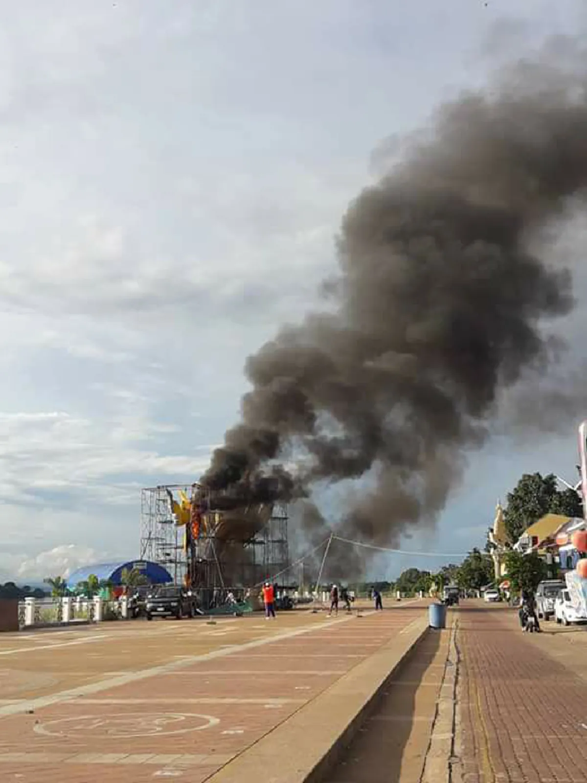 ลางร้ายบอกเหตุ??!! ชาวบ้านผวาหนัก..ไฟไหม้"พญานาค"!! หน้าวัดไทย อ.โพนพิสัยริมฝั่งโขง..หวั่นเกิดอาเพศครั้งใหญ่!! #โปรดใช้วิจารณญาณ(รายละเอียด)