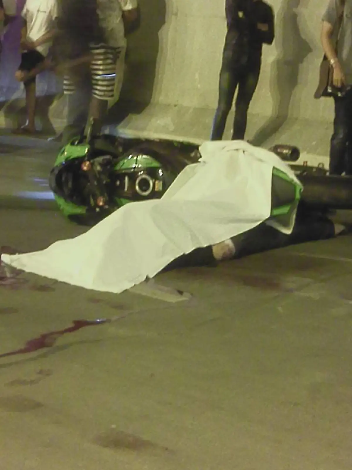 อุโมงอาถรรพ์?? สุดสลดหนุ่มซิ่งบิ๊กไบค์ เสียหลักคว่ำชนกำแพง อุโมงค์ราบ11 เสียชีวิต 2 ราย?? แม่ร่ำให้หนักเพิ่งซื้อรถให้เพียง 3 เดือน!!(มีคลิป)