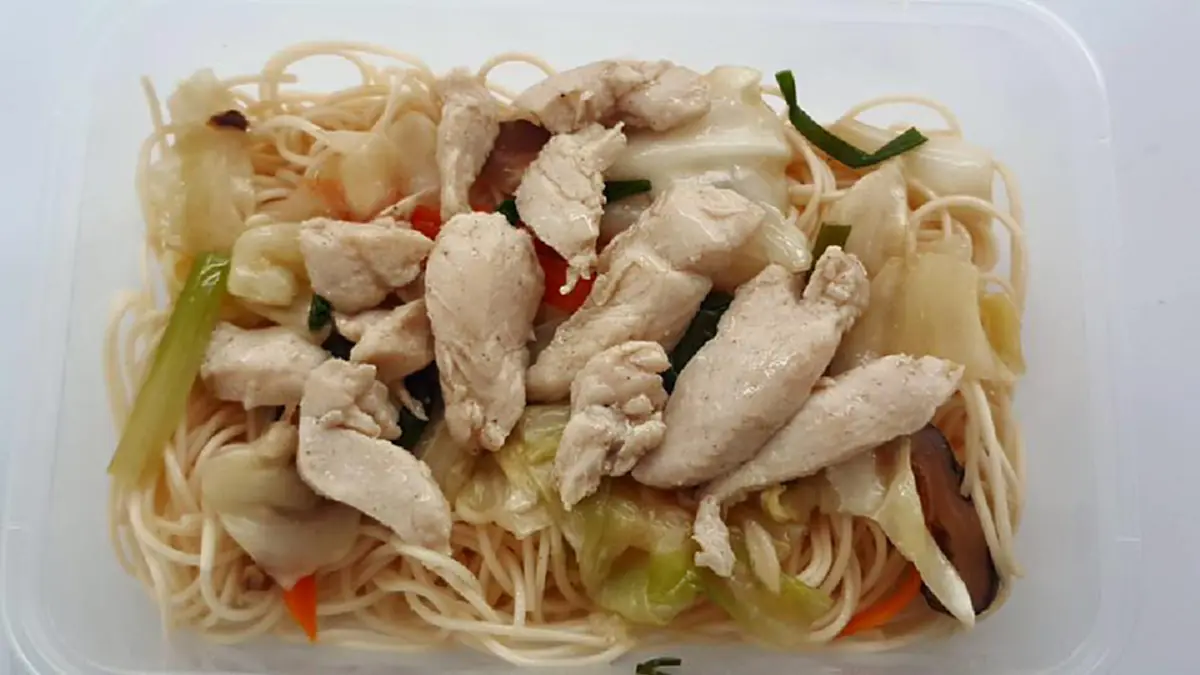 ด้วยน้ำพระทัย!!! สมเด็จพระเจ้าอยู่หัว ร.10 พระราชทานอาหารและน้ำดื่ม แก่ประชาชนที่มากราบพระบรมศพ ในหลวง ร.9