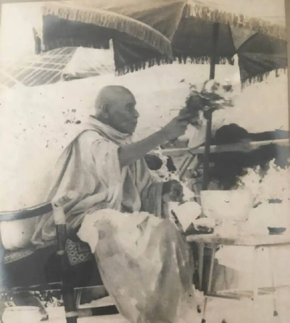 “เทวดายื่นบันไดแก้วให้ขึ้นสวรรค์ พ่อท่านไม่ขึ้นต้องสร้างเจดีย์ให้เสร็จก่อน” ตำนาน"พ่อท่านคล้าย"สร้างพระเจดีย์ธาตุน้อย ก่อนละสังขาร..