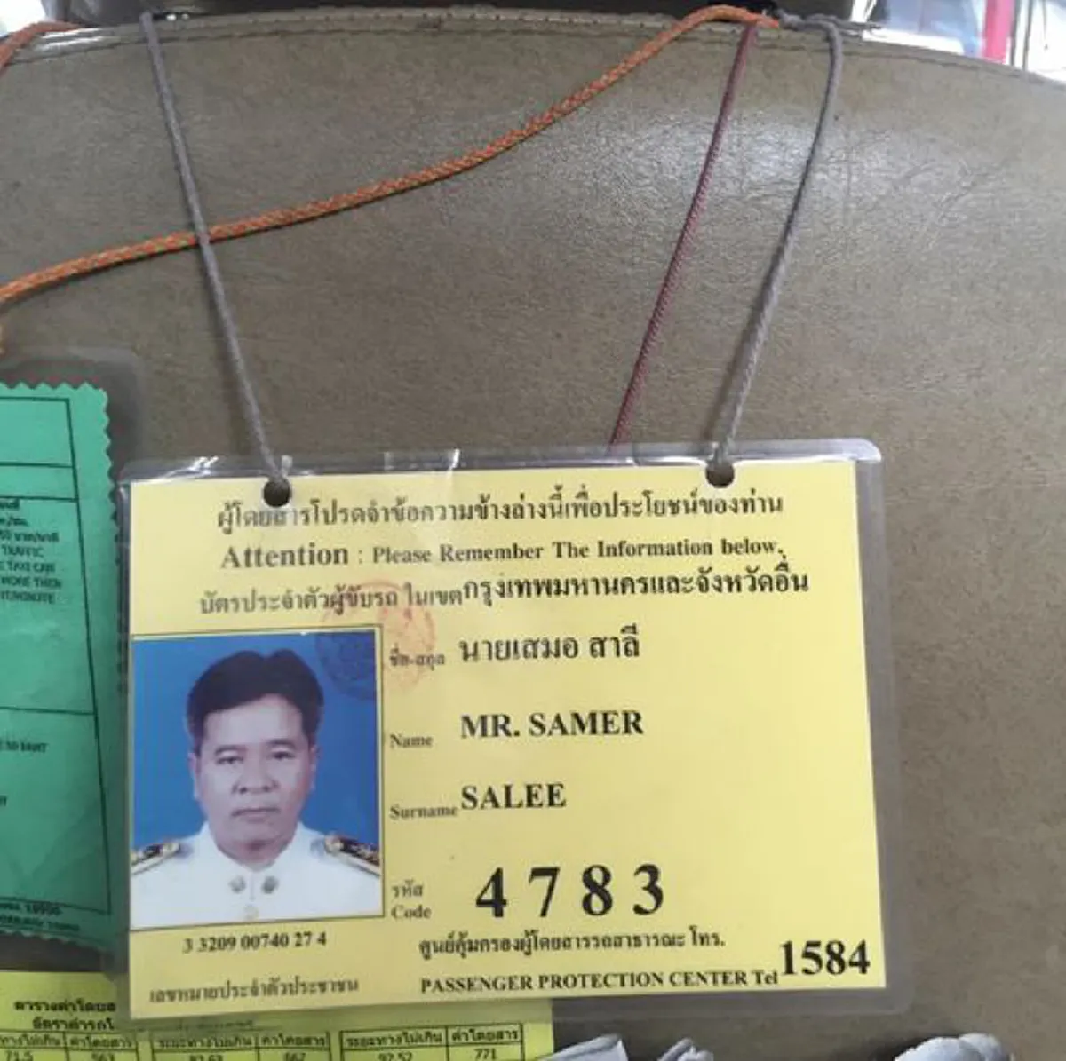 ขอทำดีเพื่อพ่อหลวง!! สาวโพสต์ชื่นชมคุณลุงขับแท็กซี่ใจงาม ติดกระดาษไว้ที่หน้ากระจกบนกระดาษเขียนว่า "บริการฟรีไปร่วมงานสนามหลวง" #คนดีต้องแชร์