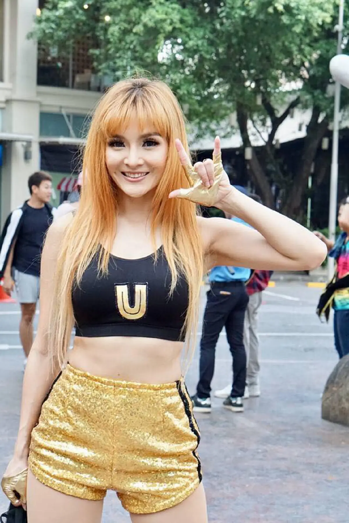 "ศิลปินลูกอีสาน ช่วยคนอีสาน" เหลือเฟือ มกจ๊ก เตรียมจัดแสดงรวบรวมเงินบริจาค ช่วยผู้ประสบภัยน้ำท่วม มีศิลปินตลกและศิลปินลูกอีสานร่วมงานคับคั่ง