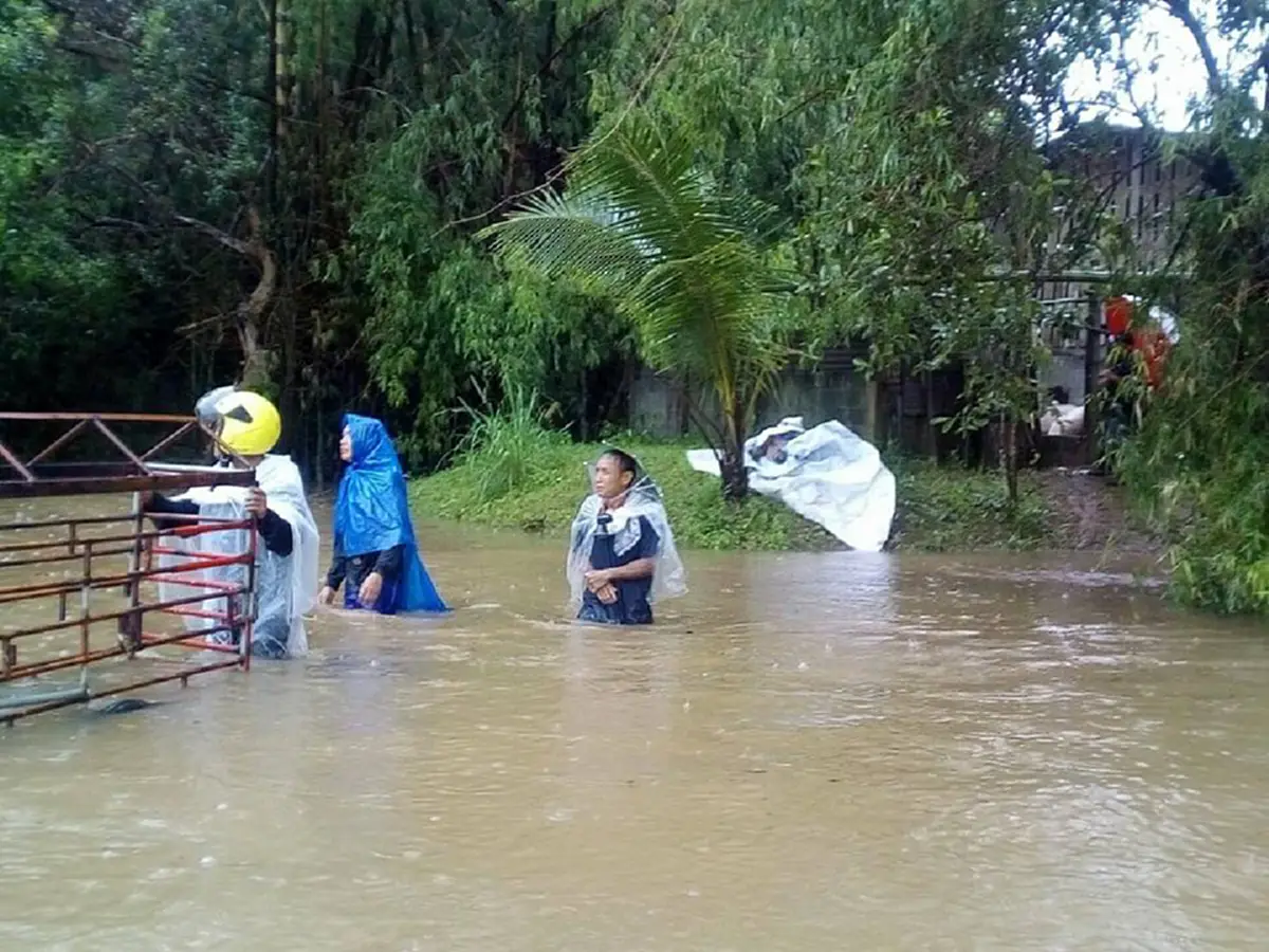 นครพนมหวั่นวิฤกต!!  น้ำเริ่มทะลักเข้าอ.นาแก สั่งประชาชนเฝ้าระวัง 24 ชม. เตรียมพร้อมอพยพ