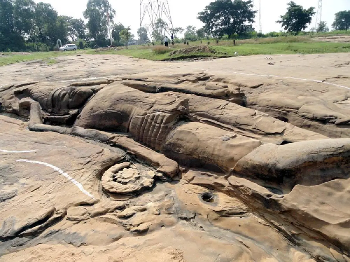 งดงามสุดๆ!! รูปสลักหินพระวิษณุประทับนอนอยู่บนอนันตนาคราช มีอายุกว่า 1 พันปี และมีขนาดที่ใหญ่ที่สุดในโลก ริมฝั่งแม่น้ำพราหมณี ประเทศอินเดีย