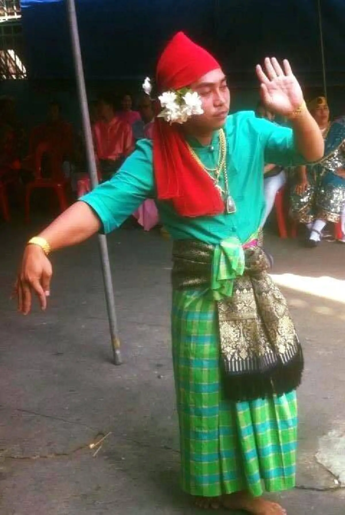 ตรวจสอบด่วน!! แบบนี้ก็ได้หรอ?? หนุ่มอ้างตัวเป็น ร่างทรงพ่อปู่ไบรอัน โอคอนเนอร์ พระเอกดังเรื่อง the fast อ้างทำนายดวงชะตาชีวิต ใบ้หวย??!!