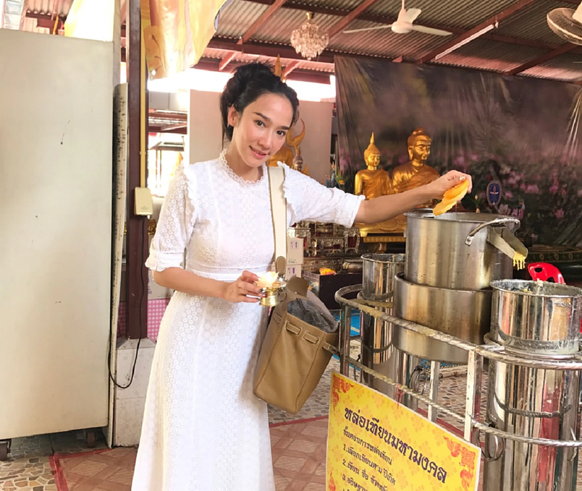 ถึงกับอ้าปากค้าง!!!  "หมอช้าง" ดูดวง "อั้ม พัชรภา" ทำนายตรงจุดอย่างกับตาเห็น จนเจ้าตัวแสดงอาการตอบกลับทันที...คอนเฟิร์มเลยว่าแม่นจริงๆ!?!