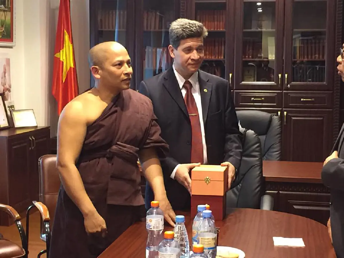 "อาจไม่มีค่าอะไรในสังคมสงฆ์ไทย แต่ภูมิใจที่ได้สืบอายุพระศาสนาในรัสเซีย" เผยเรื่องราวพระไทยหัวใจแกร่ง "พระ ศ.ดร.ชาตรี  เหมพนฺโธ"