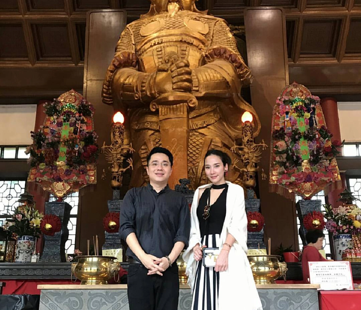 ถึงกับอ้าปากค้าง!!!  "หมอช้าง" ดูดวง "อั้ม พัชรภา" ทำนายตรงจุดอย่างกับตาเห็น จนเจ้าตัวแสดงอาการตอบกลับทันที...คอนเฟิร์มเลยว่าแม่นจริงๆ!?!