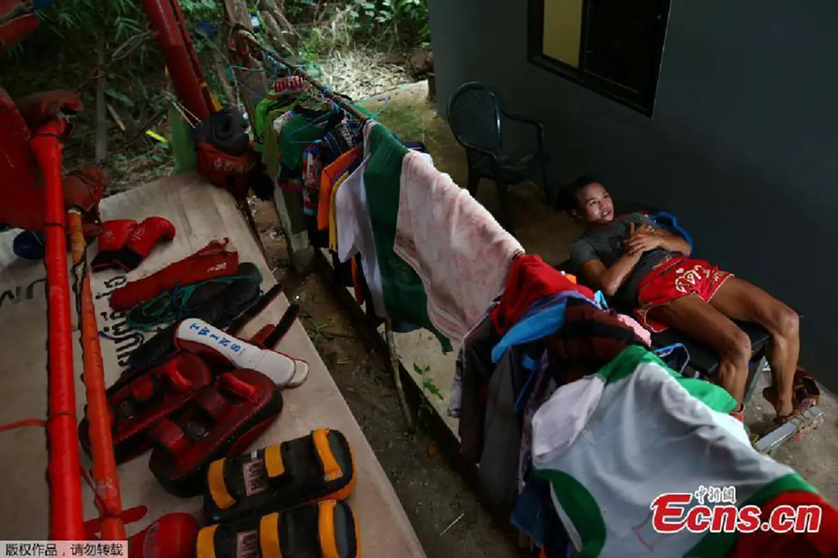 ดังแล้ว!! สื่อต่างประเทศ ตีแผ่ชีวิตดอกไม้เหล็กบนเวทีมวยไทย “น้องโรส” นักมวยไทยข้ามเพศ ที่กว่าจะมาเป็นแชมป์ ให้คนทั้งโลกได้ชื่นชม