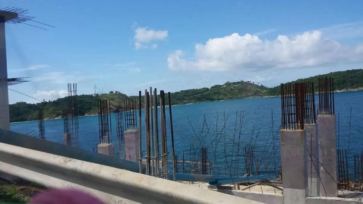 รู้แล้วมายังไง..ตึกหรูบังทิวทัศน์ภูเก็ต!! ชาวบ้านเคยทักท้วงตั้งแต่ต้นปี 60 แต่คำตอบจาก อบต.ราไวย์ทำโซเชียลอึ้ง #ก่อสร้างได้ไม่ขัดกม.??