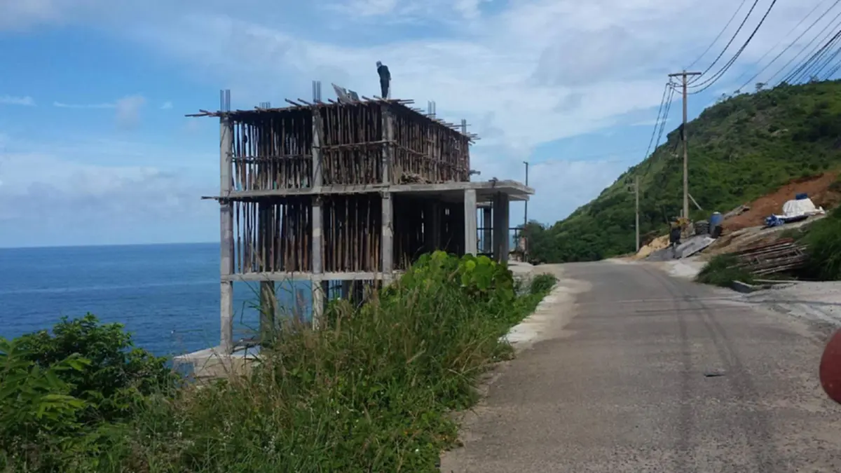 รู้แล้วมายังไง..ตึกหรูบังทิวทัศน์ภูเก็ต!! ชาวบ้านเคยทักท้วงตั้งแต่ต้นปี 60 แต่คำตอบจาก อบต.ราไวย์ทำโซเชียลอึ้ง #ก่อสร้างได้ไม่ขัดกม.??