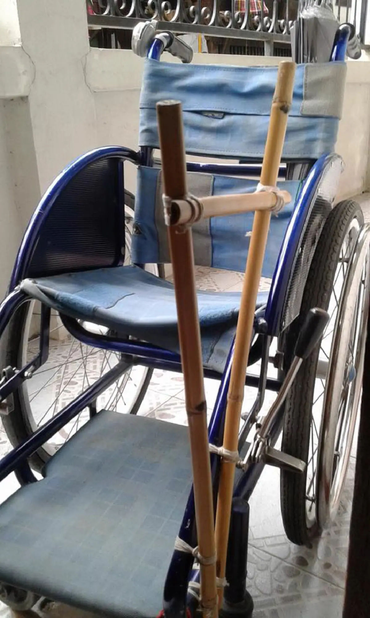 ขอแค่วีลแชร์คันใหม่!! วอนน้ำใจโซเชียลช่วยเด็กสาวพิการสู้ชีวิต  ถักไหมพรมเร่ขายเลี้ยงตัวเอง ถามถึงพ่อแม่มีจุกอก#เค้าทิ้งหนูไปตั้งแต่เกิด!?!