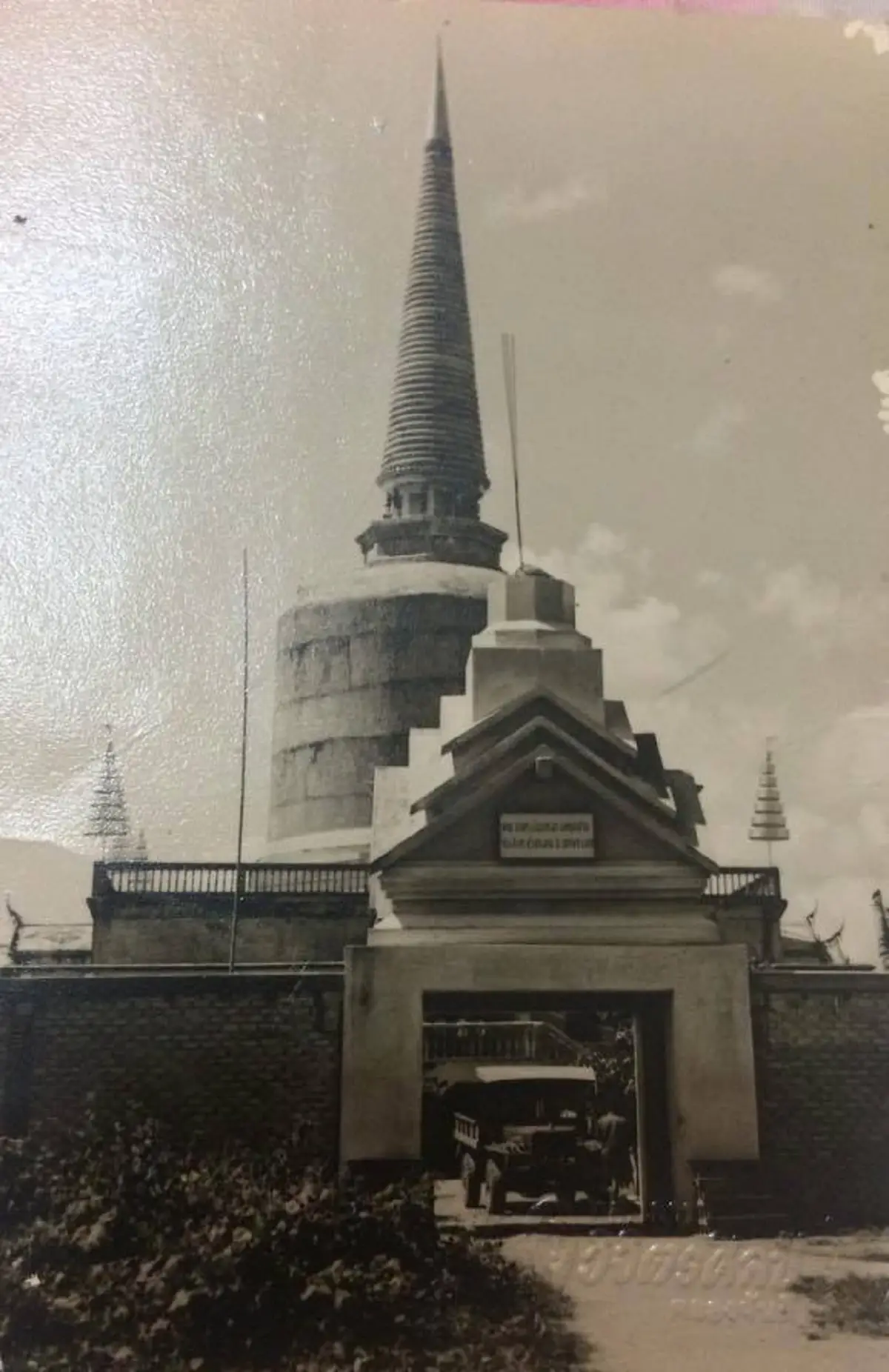 “เทวดายื่นบันไดแก้วให้ขึ้นสวรรค์ พ่อท่านไม่ขึ้นต้องสร้างเจดีย์ให้เสร็จก่อน” ตำนาน"พ่อท่านคล้าย"สร้างพระเจดีย์ธาตุน้อย ก่อนละสังขาร..