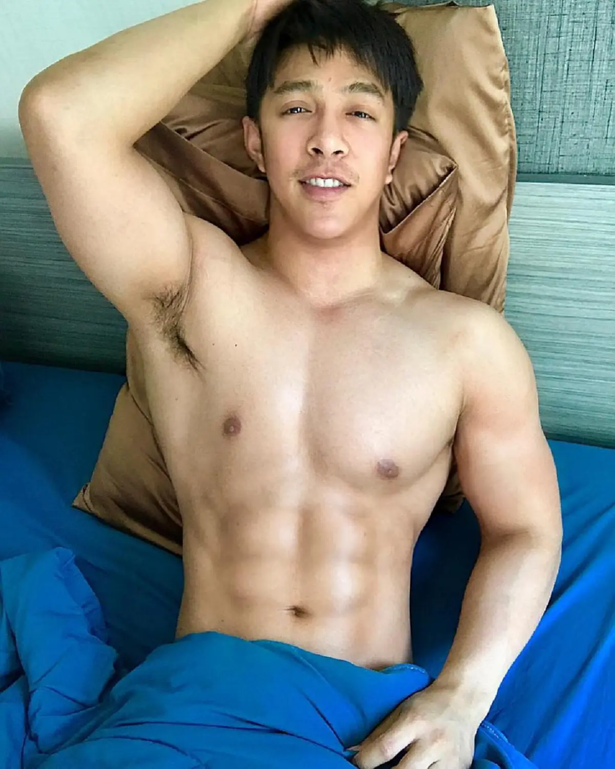 #ฮือฮาทั้งโซเชียล!! เปิดวาร์ป "คุณหมอสุดหล่อ" อวดหุ่นล่ำๆ น่ากินฟินสุดๆ งานดีเป๊ะเวอร์ ขยี้ตาแทบพัง !! (ชมภาพ)