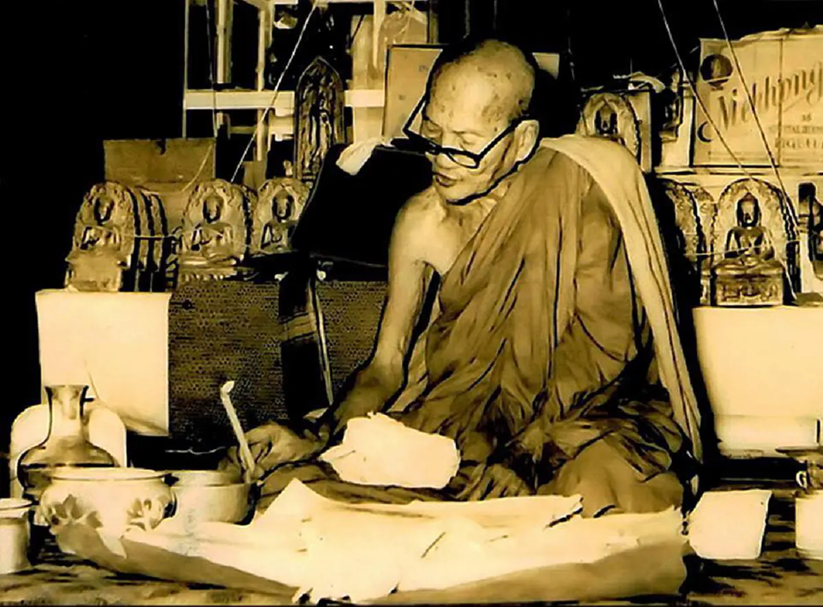 แม้แต่คนบ้าวิกลจริต..ก็รักษาหาย!! เปิดตำนาน พระหมอยาที่โด่งดัง.."หลวงพ่อโต วัดเขาบ่อทอง" ยอดพระเถราจารย์ผู้เข้มขลังแห่งเมืองระยอง กราบสาธุ!!