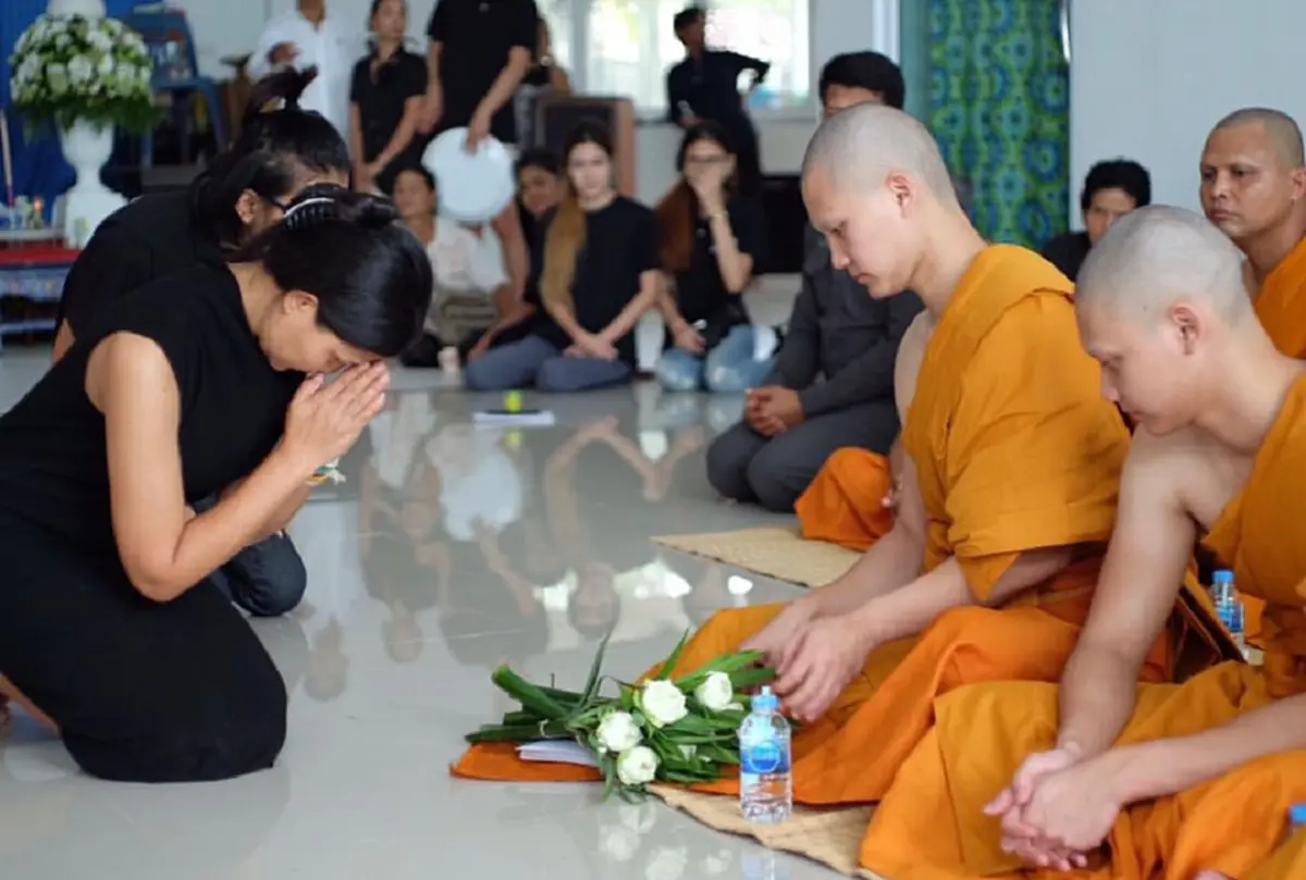 โมเม้นต์ตื้นตัน!!! "สุนารี" โพสต์ซึ้งหลังเผาศพพ่อ ในวันที่น้ำตาท่วมใจลูกกลับทำเรื่องดีๆให้ยิ้มได้อีกครั้ง แฟนคลับแห่คอมเม้นต์ให้กำลังใจเพียบ